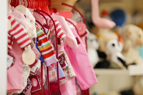 Rosa Kleidung für Puppen oder Kleinkinder